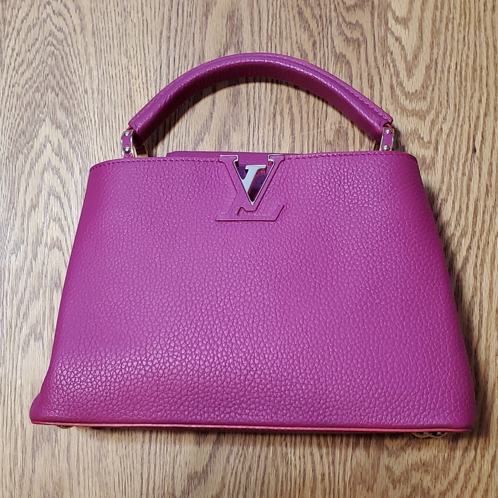 Louis Vuitton Pink Leather Capucines PM Shoulder Crossbody Hangbag Purse Fuschia